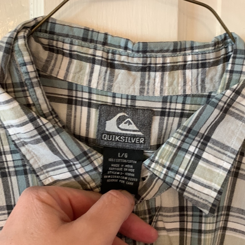 🟢 Quicksilver Button Up - Picture 3 of 3